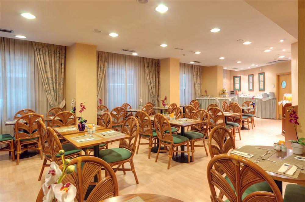โรงแรมทริป ซิวดัด เด เอลเช ร้านอาหาร รูปภาพ