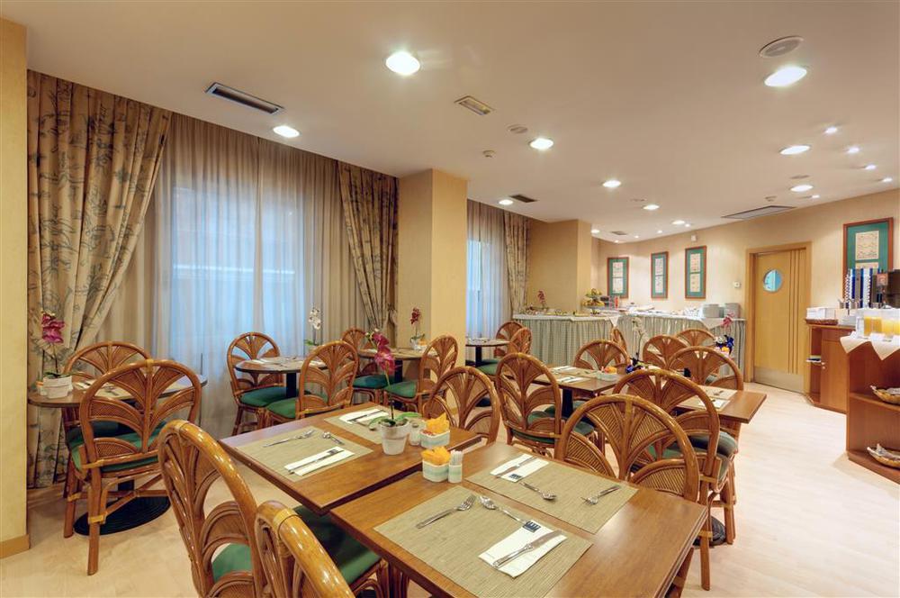 โรงแรมทริป ซิวดัด เด เอลเช ร้านอาหาร รูปภาพ